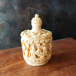 Vintage Chinese Carved Resin Snuff Bottle